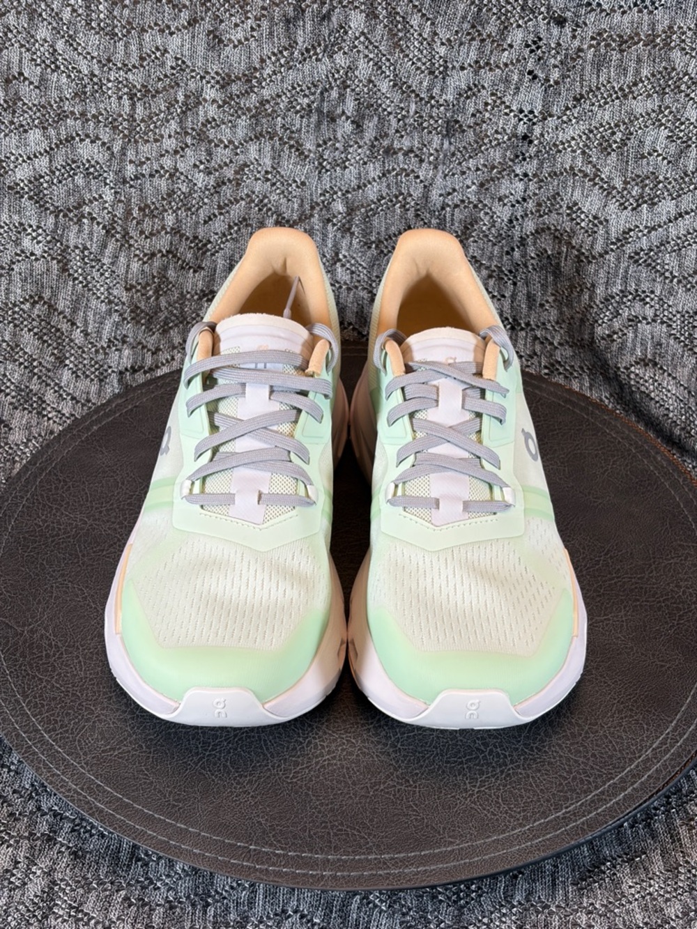 On Cloudpulse Trainer Sneakers Women's 9.5 Lima / Savannah - Picture 5 of 9